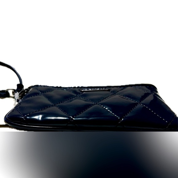 COACH Poppy NWT Quilted Cobalt Blue Gloss Small Wristlet & Coach Dustbag - Picture 13 of 16